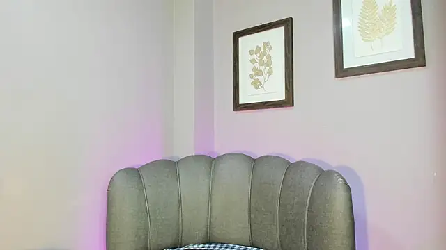 Roxanna moore online show from July 21, 2026, 5:09 am