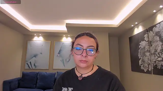 Snapshot of LoiseHarper chatting on May 10, 2026, 11:17 pm LoiseHarper online show from May 10, 2026, 11:17 pm