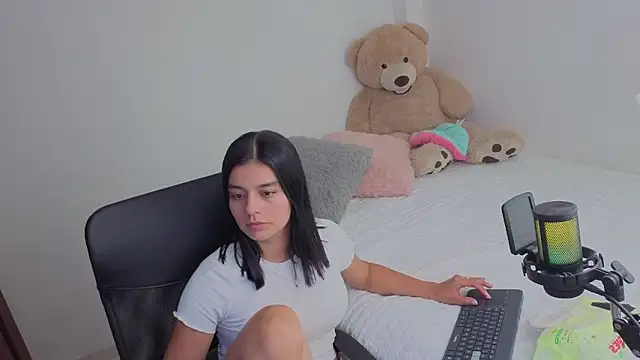valerihouse  online show from May 30, 2026, 2:18 am