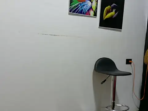 dulce alexandra online show from May 19, 2026, 12:01 pm