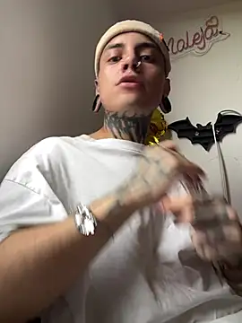  valentinoooo online show from July 11, 2026, 10:21 pm