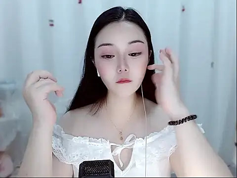 Amy-cnbaby online show from May 13, 2026, 1:23 am