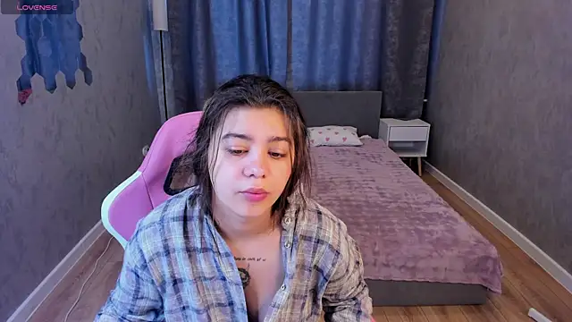 Trisha Moore online show from August 4, 2026, 1:21 am