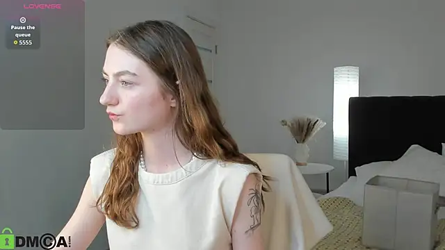 Valenora1 online show from May 14, 2026, 12:02 pm
