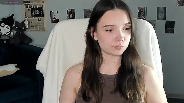 Elvienne online show from May 23, 2026, 3:27 am