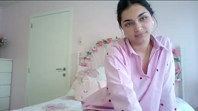 yourbella37 online show from May 20, 2026, 6:49 pm