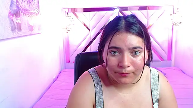 Snapshot of Laurha_ chatting on May 15, 2026, 7:56 pm Laurha online show from May 15, 2026, 7:56 pm