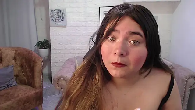 Snapshot of Laurha_ chatting on May 26, 2026, 12:03 pm Laurha online show from May 26, 2026, 12:03 pm