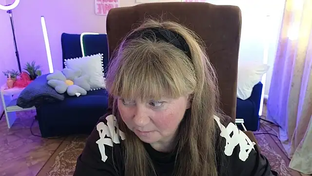 Melania Cook online show from May 13, 2026, 2:57 pm
