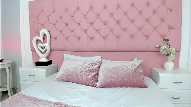 SarahDoll   online show from May 29, 2026, 1:39 pm