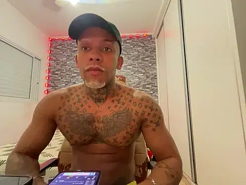 Maxloirinho online show from May 3, 2026, 10:35 pm