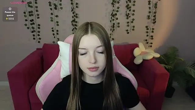 Eva Th0mpson online show from July 6, 2026, 1:01 am