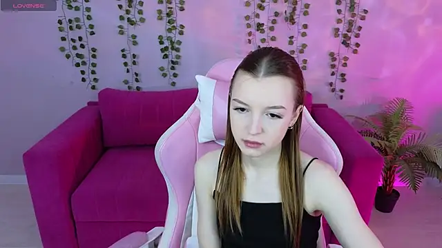 Eva Th0mpson online show from May 13, 2026, 1:01 am