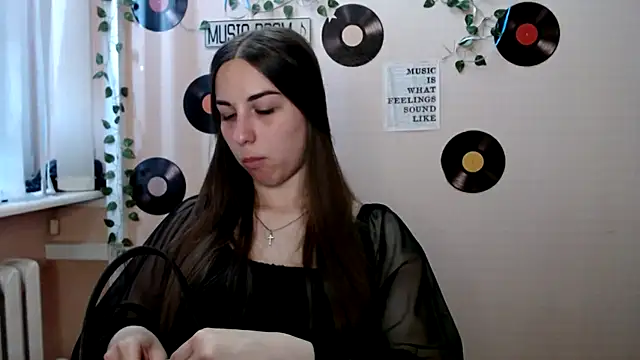 Cutie  Mia online show from May 6, 2026, 11:03 am