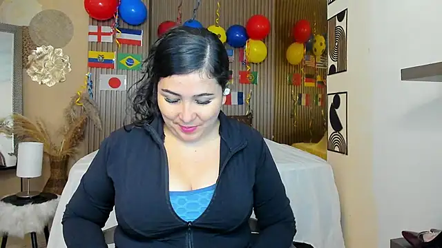 Snapshot of BBWLuxuryMuse chatting on June 15, 2026, 12:05 pm BBWLuxuryMuse online show from June 15, 2026, 12:05 pm