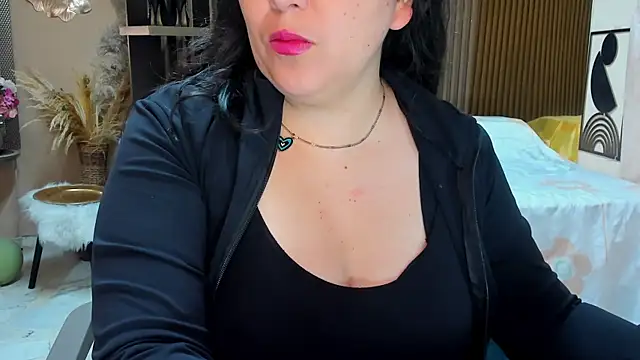 Snapshot of BBWLuxuryMuse chatting on May 19, 2026, 11:50 am BBWLuxuryMuse online show from May 19, 2026, 11:50 am