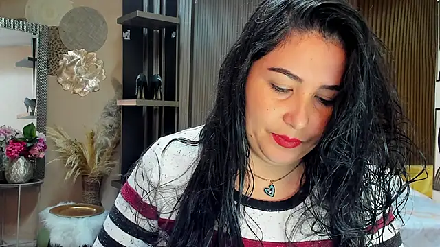 Snapshot of BBWLuxuryMuse chatting on May 20, 2026, 11:40 am BBWLuxuryMuse online show from May 20, 2026, 11:40 am