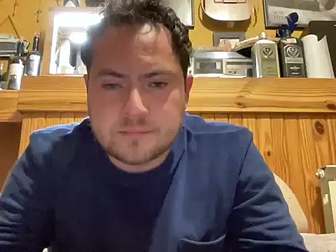 alecsgzz online show from May 5, 2026, 1:52 am