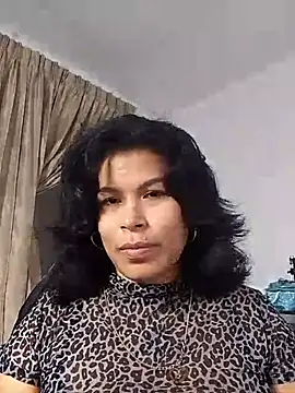 Aurorasaenz  online show from June 30, 2026, 12:16 pm