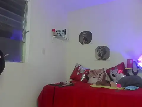 dulce luna small online show from May 21, 2026, 3:48 am