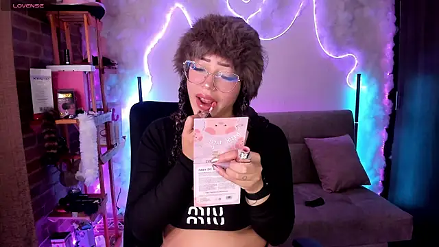 liz martins1 online show from May 13, 2026, 1:56 am