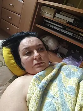 EmmaEmmy40 online show from July 7, 2026, 4:32 pm