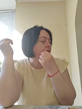 EmmaEmmy40 online show from May 17, 2026, 5:51 am