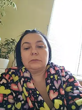 EmmaEmmy40 online show from July 14, 2026, 4:35 pm