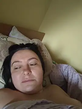 EmmaEmmy40 online show from June 16, 2026, 4:23 am