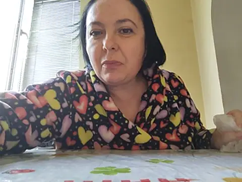 EmmaEmmy40 online show from July 9, 2026, 4:06 pm