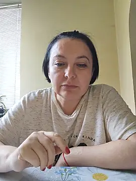 EmmaEmmy40 online show from June 3, 2026, 3:50 pm