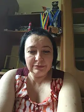 EmmaEmmy40 online show from June 23, 2026, 2:26 pm
