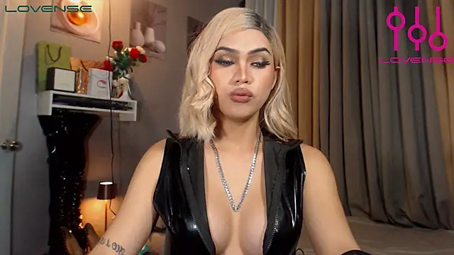 Snapshot of Lexi_ThunderFuck chatting on June 24, 2026, 9:30 am Lexi ThunderFuck online show from June 24, 2026, 9:30 am