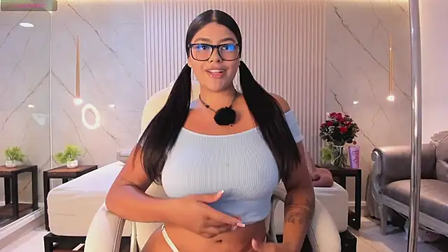 luna taylorss online show from May 28, 2026, 11:05 am