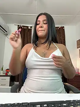 Snapshot of Just_lilah chatting on May 17, 2026, 10:32 pm Just lilah online show from May 17, 2026, 10:32 pm