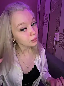 Velvet Doll  online show from June 9, 2026, 4:24 am