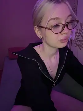 Velvet Doll  online show from May 29, 2026, 5:02 am
