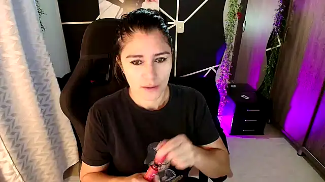 LUCYMILF SEXY online show from May 16, 2026, 12:59 pm