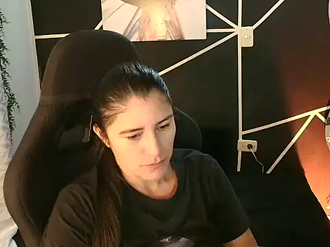 LUCYMILF SEXY online show from May 13, 2026, 12:23 pm