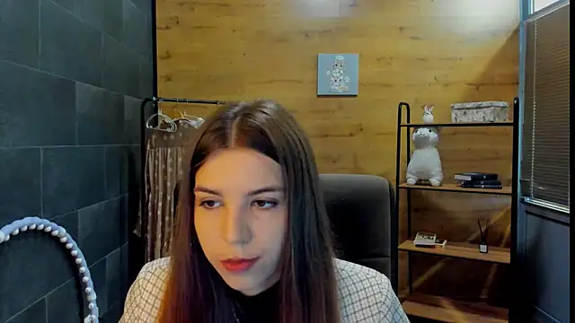 Snapshot of RuthhCox chatting on May 18, 2026, 9:36 am RuthhCox online show from May 18, 2026, 9:36 am
