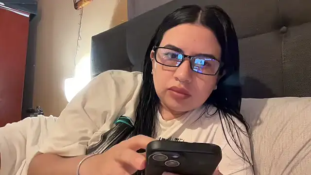 gigi333336 online show from June 14, 2026, 8:32 pm