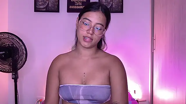 Raven stonee01 online show from July 10, 2026, 12:32 am