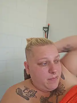 Lady Peggi online show from June 18, 2026, 12:43 pm