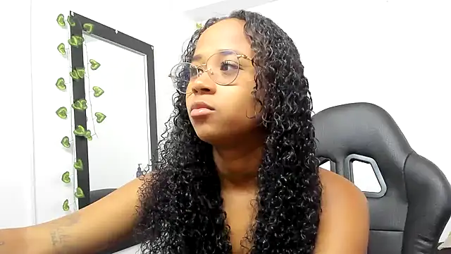 Snapshot of wizarpamela chatting on July 18, 2026, 4:04 pm wizarpamela online show from July 18, 2026, 4:04 pm