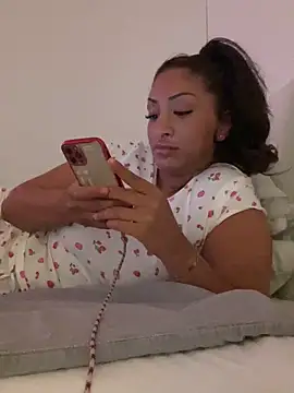juicyprincess66 online show from June 6, 2026, 7:52 pm