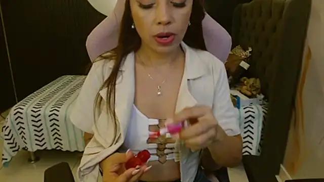 naomis 36 online show from June 29, 2026, 2:17 pm