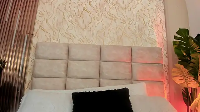 GinaSalanne online show from July 25, 2026, 12:44 pm