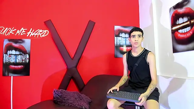 TWINKS BOYSX online show from May 8, 2026, 1:42 am
