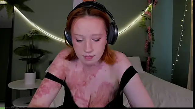 Snapshot of Maya_foxy chatting on June 21, 2026, 11:38 am Maya foxy online show from June 21, 2026, 11:38 am
