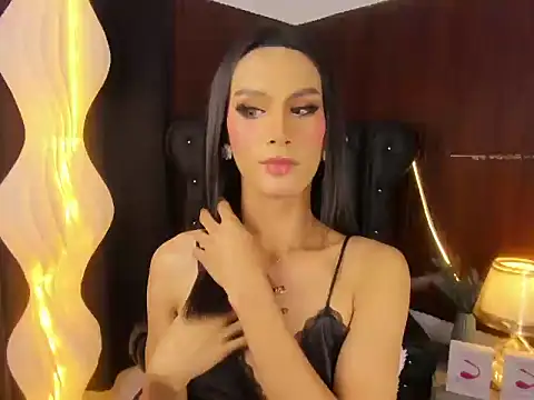 Estella Hilton online show from June 23, 2026, 9:18 am